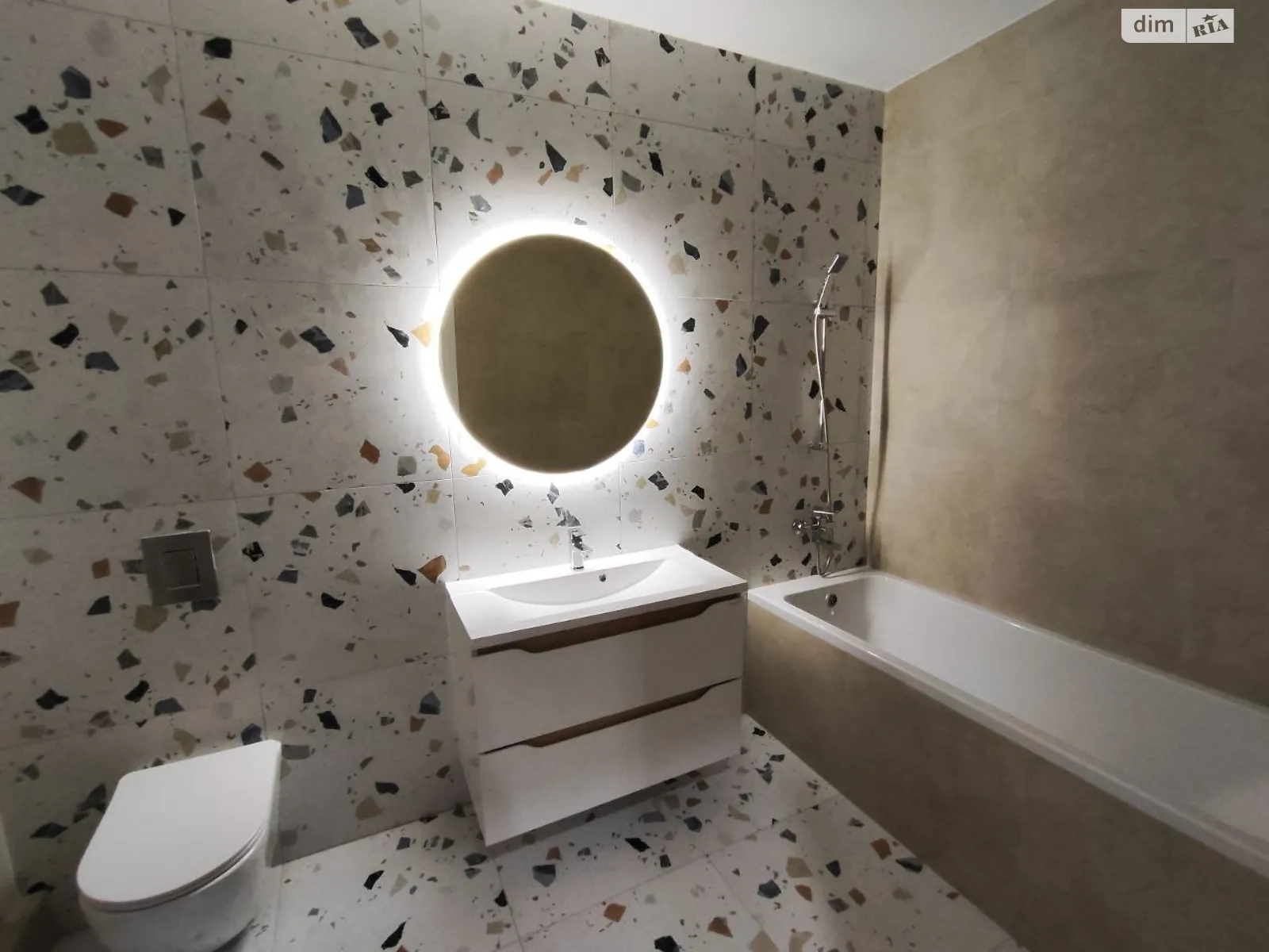 Продается 2-комнатная квартира 67 кв. м в Хмельницком, цена: 79800 $ - фото 1