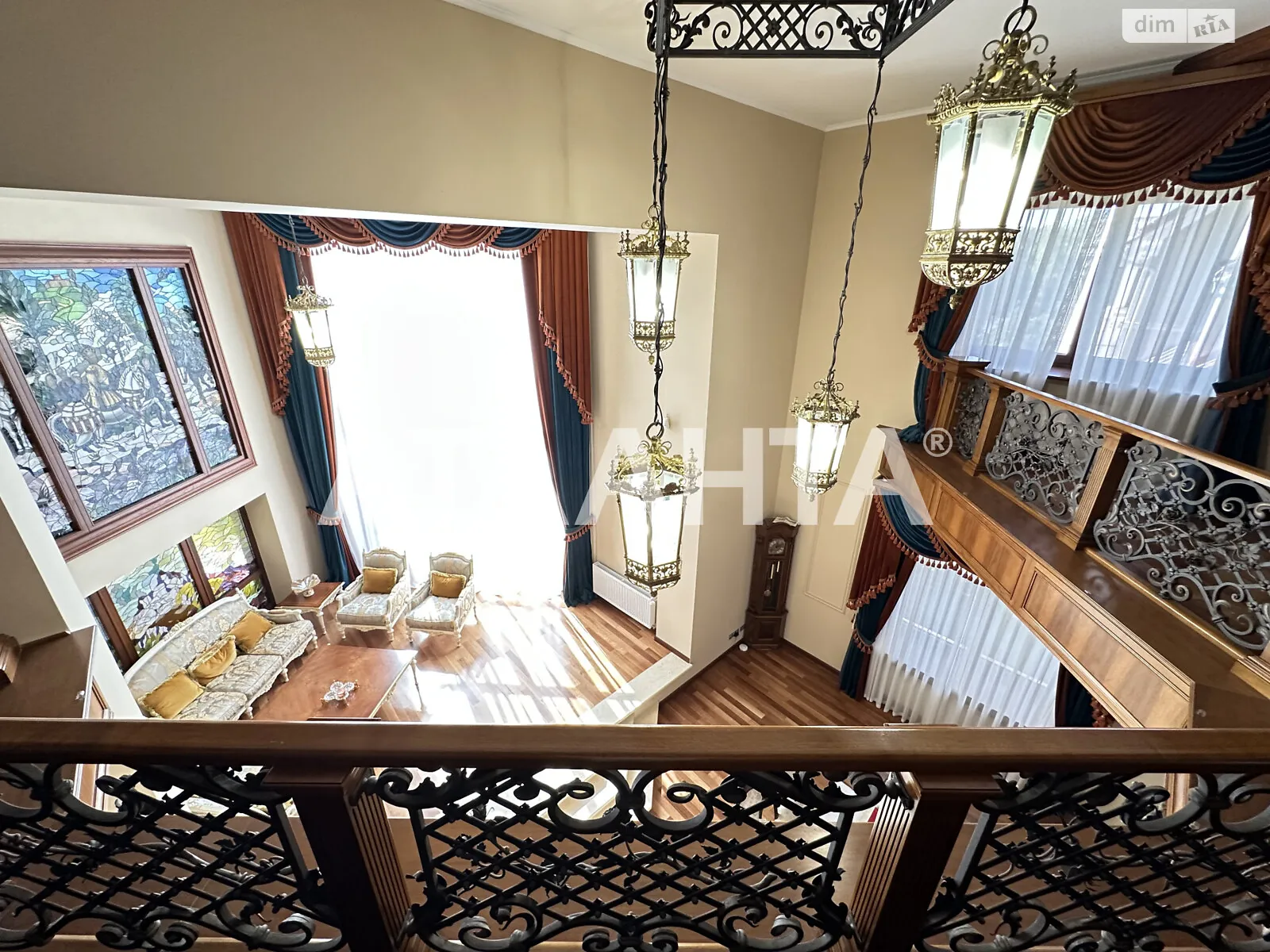 Продается дом на 3 этажа 1066.7 кв. м с верандой, цена: 700000 $ - фото 1