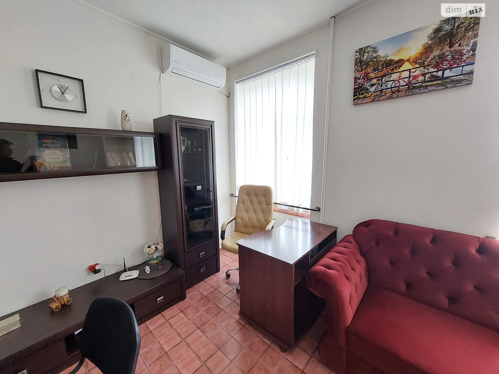 Сдается в аренду офис 27 кв. м в бизнес-центре, цена: 200 $ - фото 1