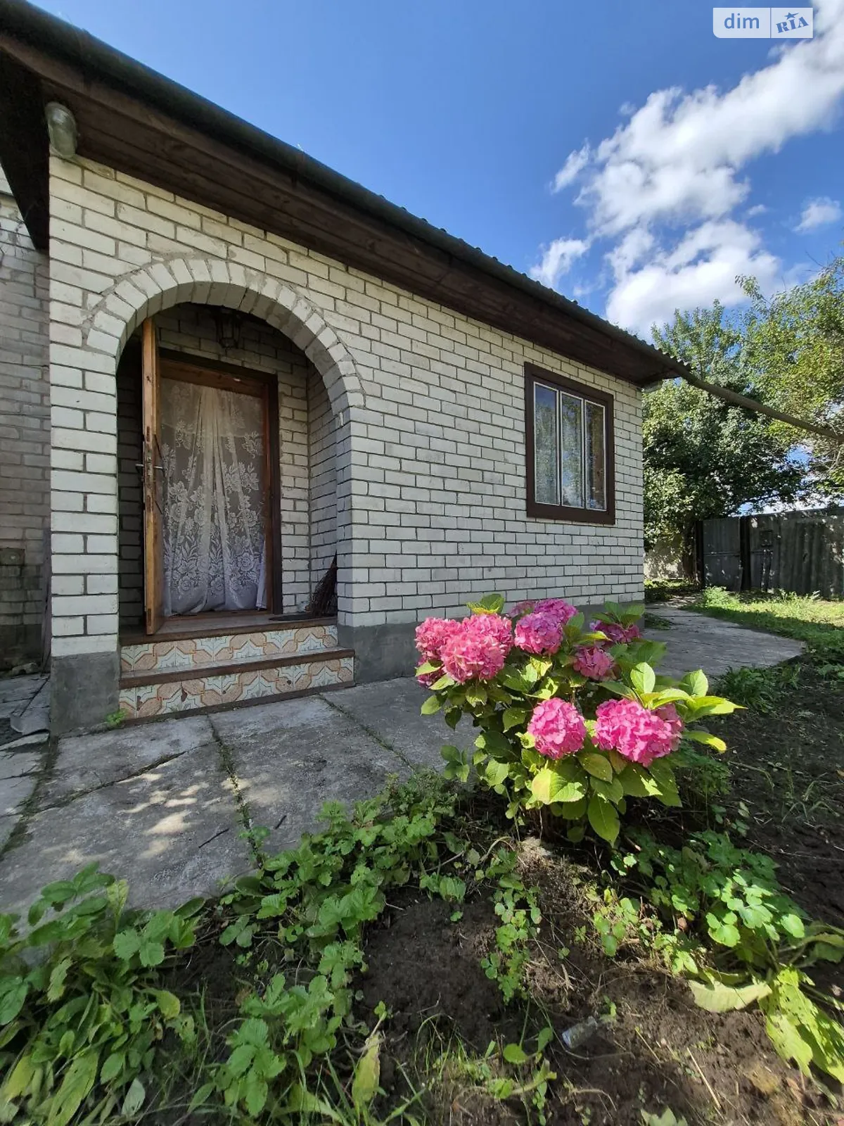 Продается дом на 2 этажа 126.5 кв. м с гаражом, цена: 73500 $ - фото 1