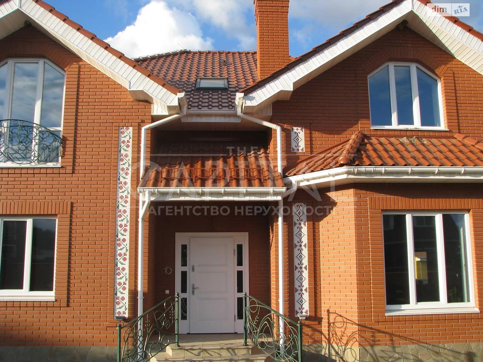 Сдается в аренду дом на 2 этажа 300 кв. м с камином, цена: 3200 $ - фото 1