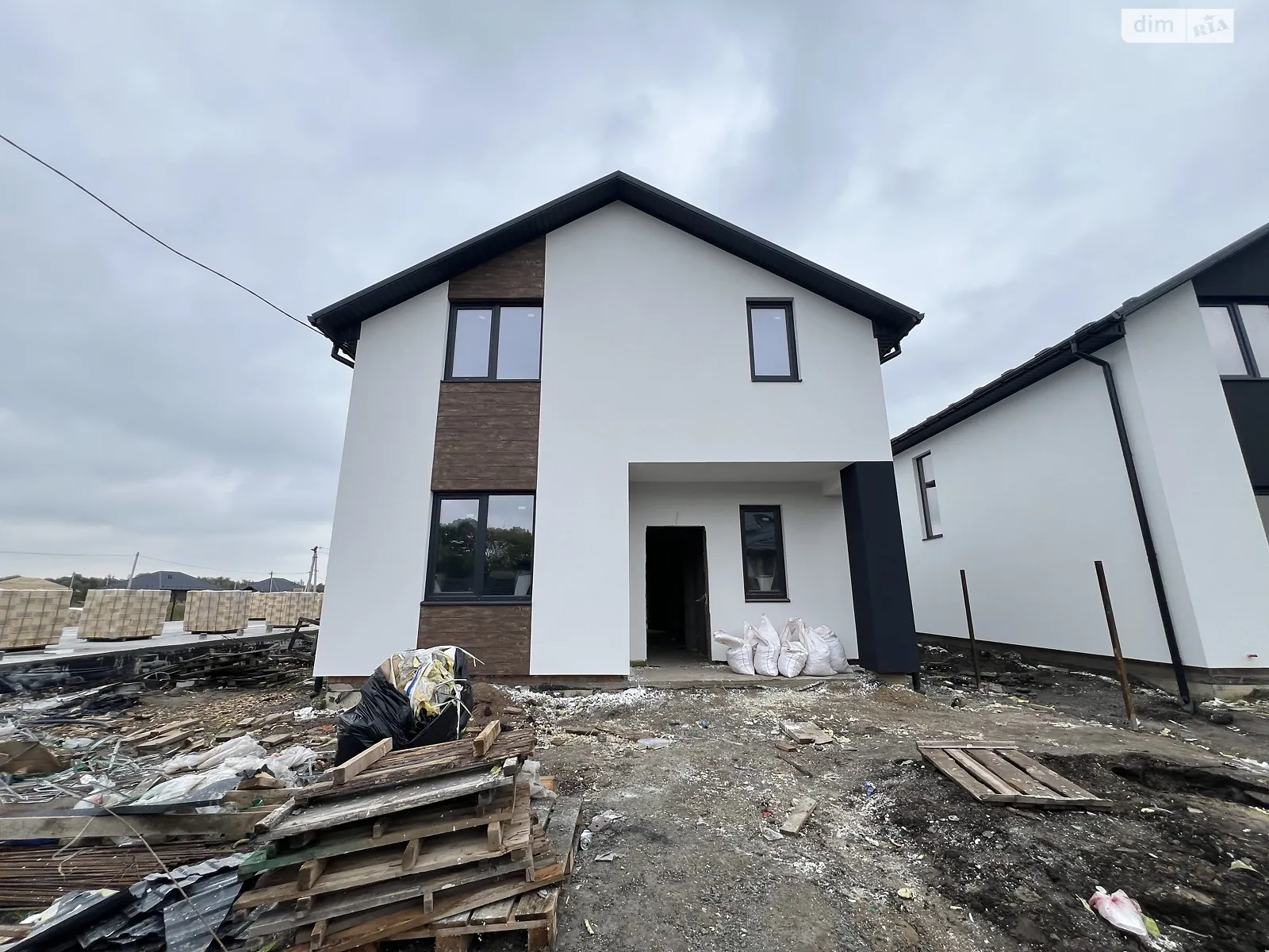 Продается дом на 2 этажа 125 кв. м с подвалом, цена: 85000 $ - фото 1