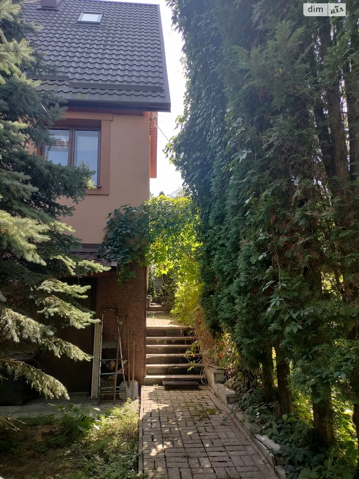 Продается дом на 3 этажа 140 кв. м с мансардой, цена: 70000 $ - фото 1