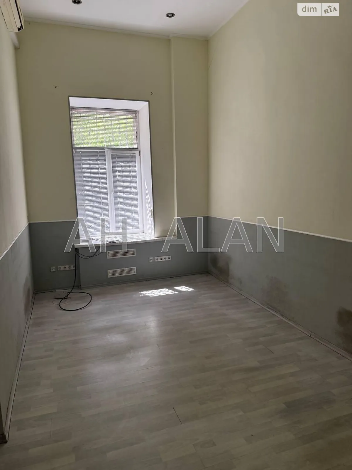 Сдается в аренду офис 87.3 кв. м в бизнес-центре, цена: 900 $ - фото 1