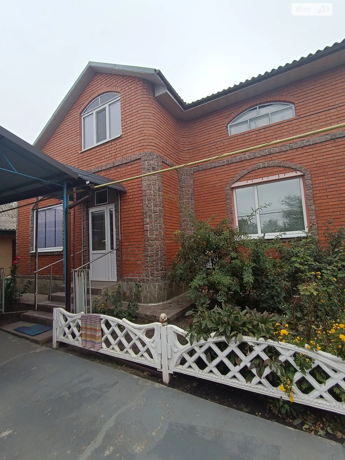 Продается дом на 2 этажа 120 кв. м с камином, цена: 49500 $ - фото 1