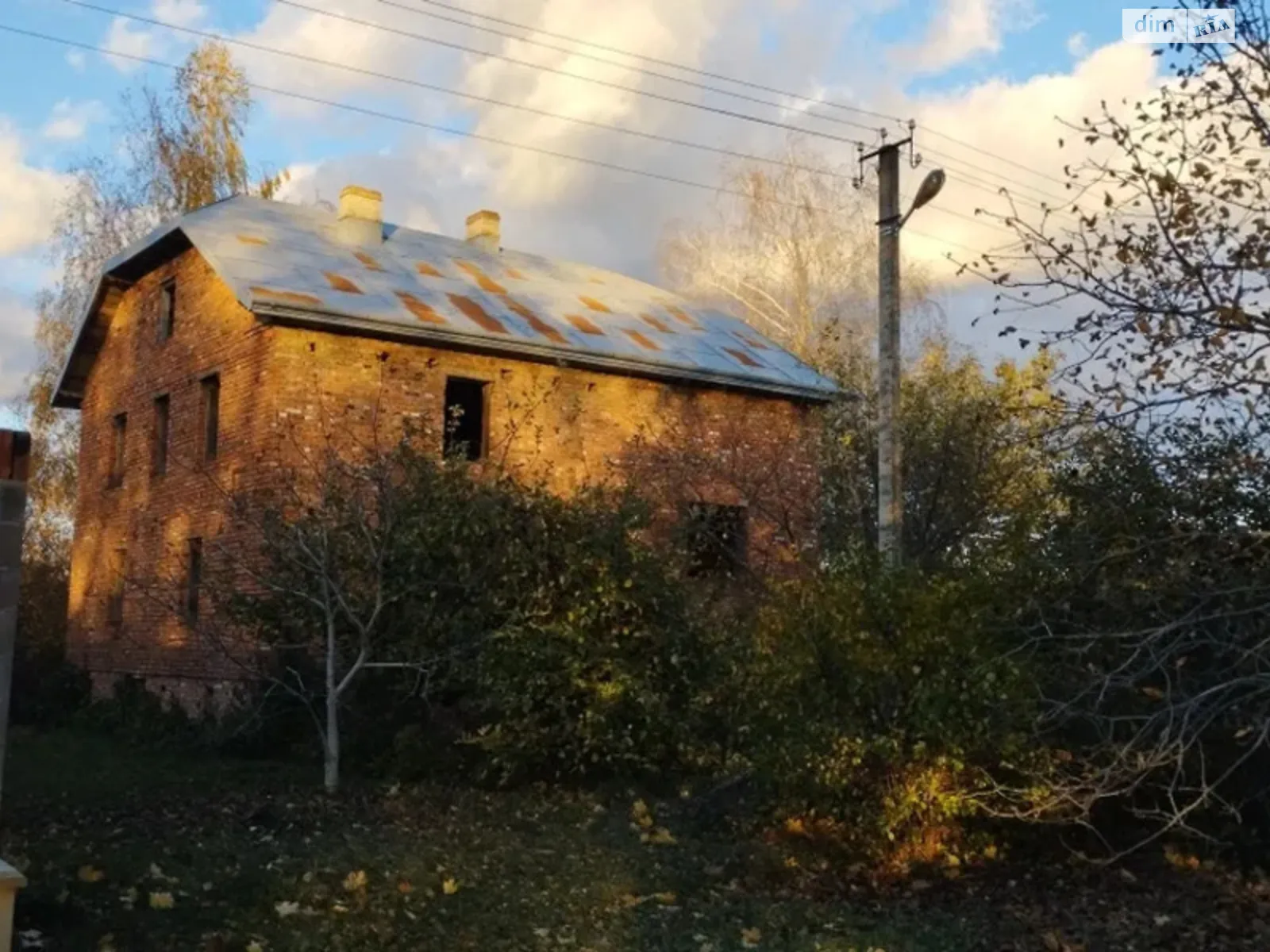 Продается дом на 3 этажа 100 кв. м с верандой, цена: 18000 $ - фото 1