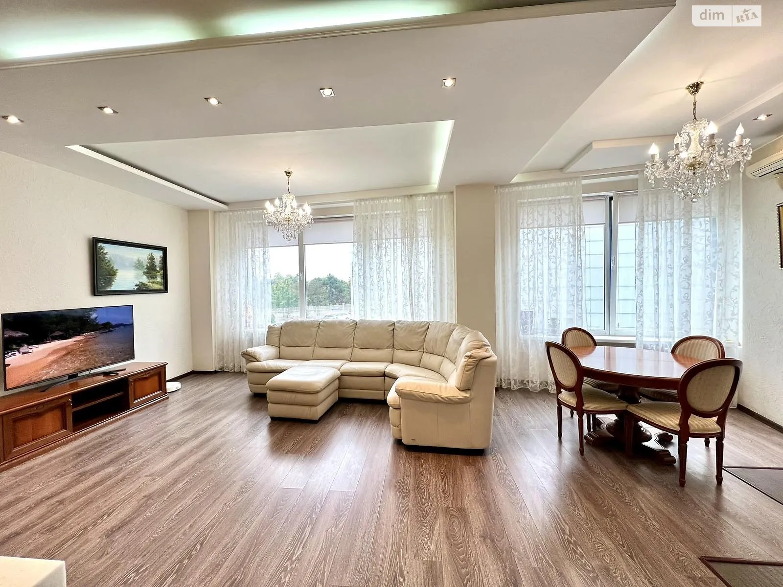 Продается 2-комнатная квартира 115 кв. м в Одессе, ул. Литературная, 1А - фото 1