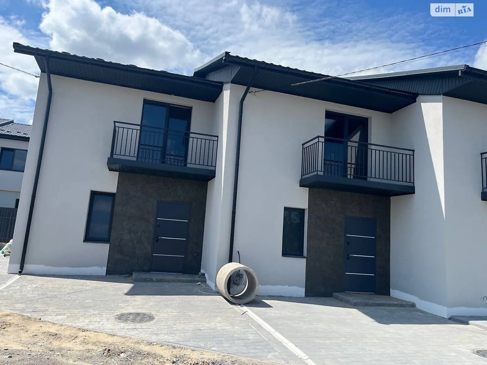 Продается дом на 2 этажа 88 кв. м с гаражом, цена: 110000 $ - фото 1