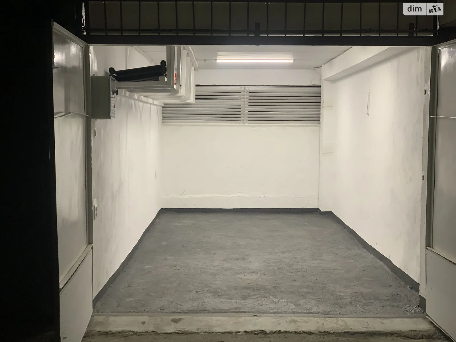 Продается место в гаражном кооперативе под легковое авто на 18.3 кв. м, цена: 10700 $ - фото 1