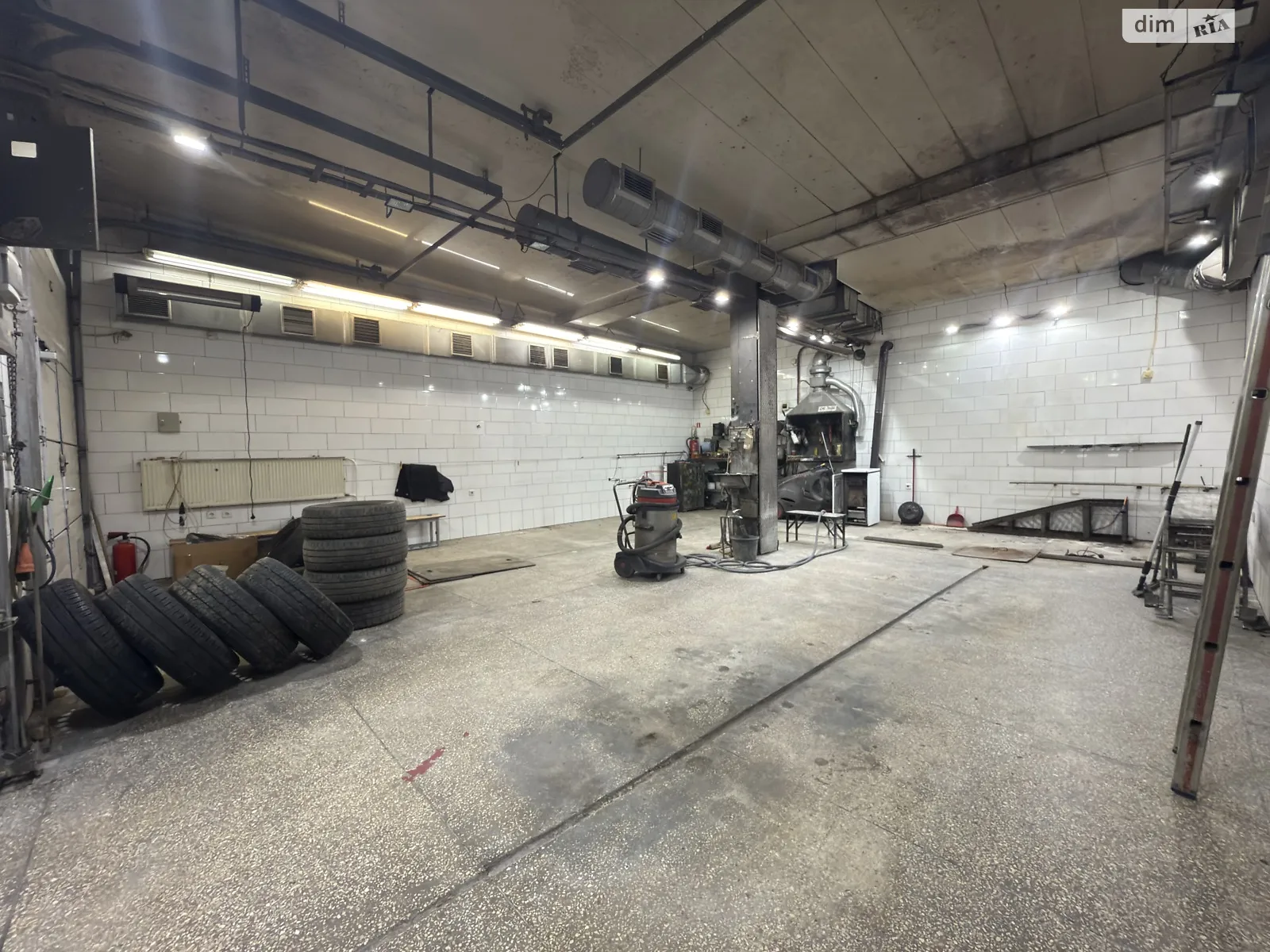 Продается место в гаражном кооперативе универсальный на 111.7 кв. м, цена: 83999 $ - фото 1