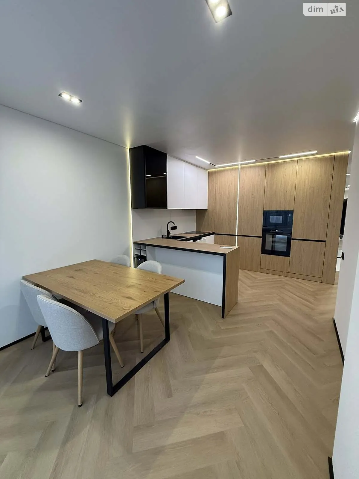Продается 1-комнатная квартира 49 кв. м в Ивано-Франковске, бул. Южный, 32 - фото 1