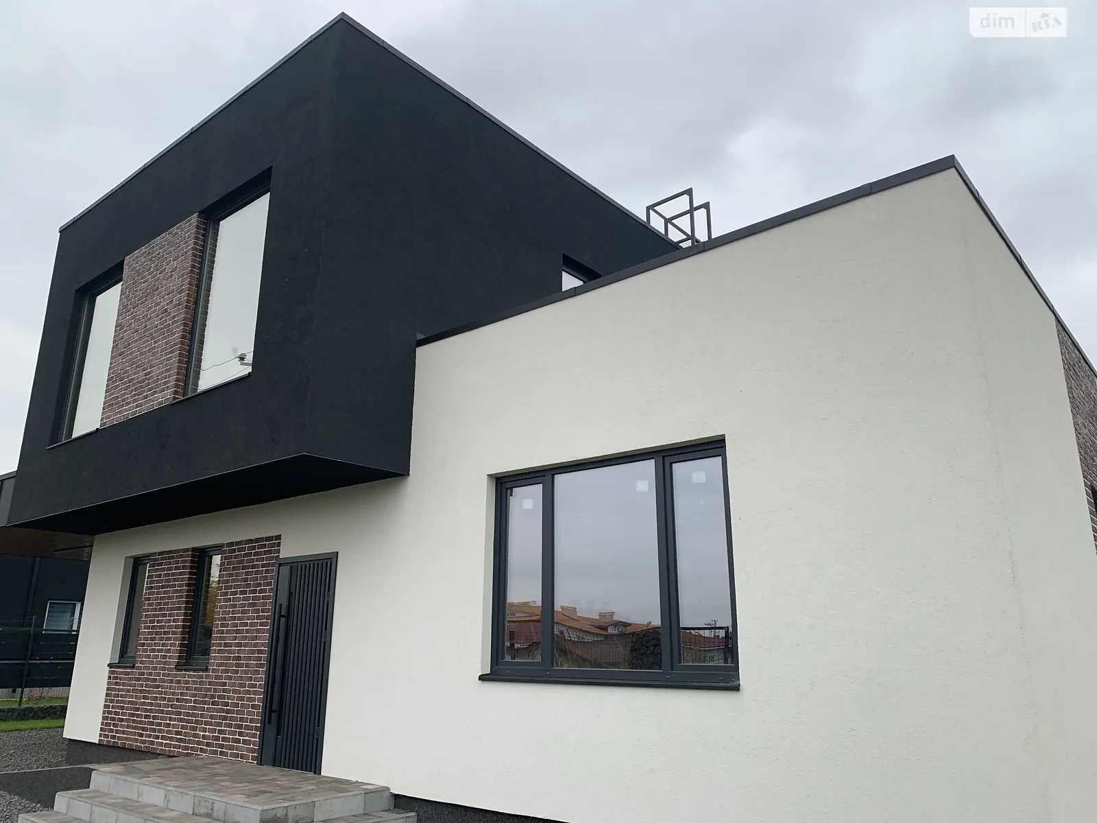 Продается дом на 2 этажа 153.9 кв. м с подвалом, цена: 185000 $ - фото 1