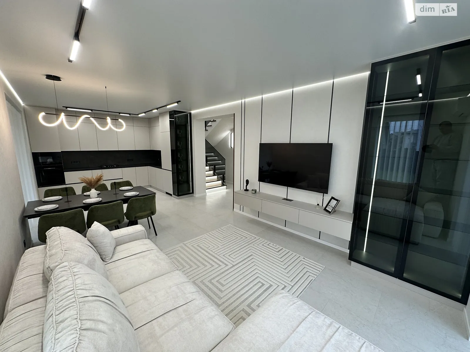 Продается дом на 2 этажа 165 кв. м с камином, цена: 295000 $ - фото 1