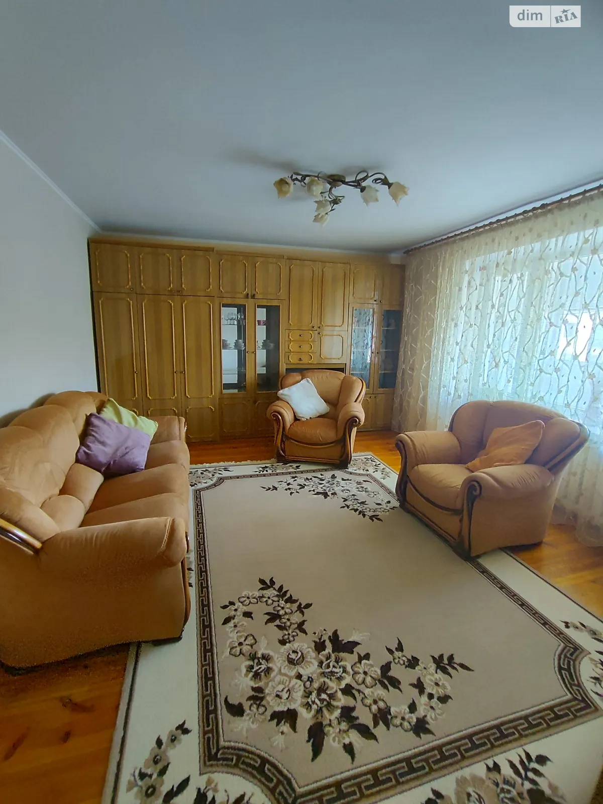 Продается 3-комнатная квартира 64.7 кв. м в Ровно, ул. Степана Бандеры, 69 - фото 1