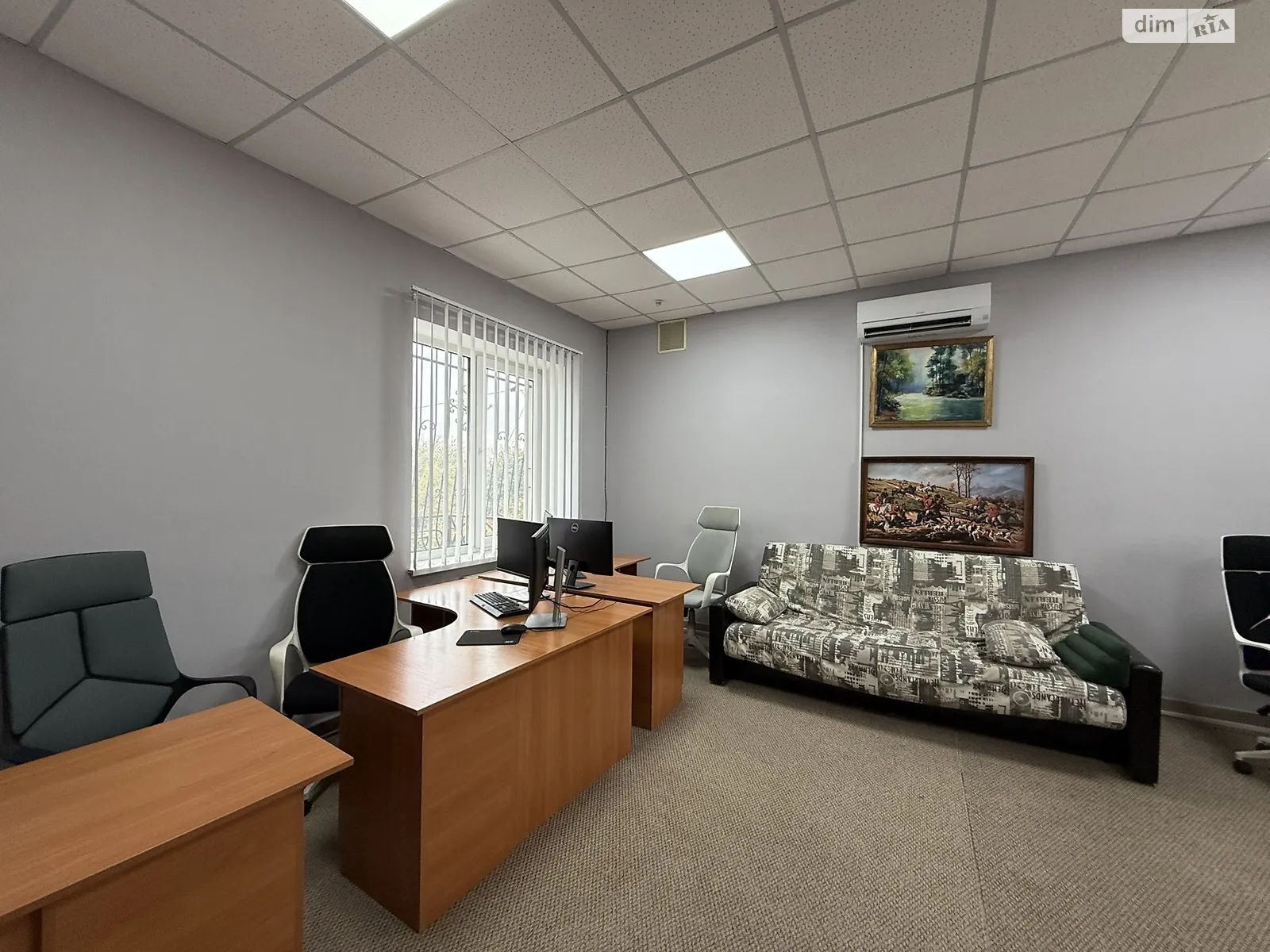 Сдается в аренду офис 78 кв. м в бизнес-центре, цена: 350 $ - фото 1