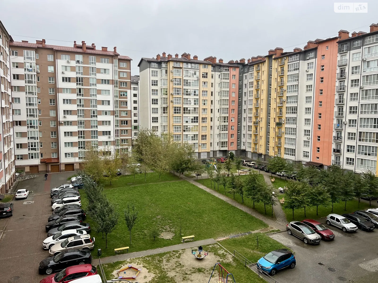 Продается 3-комнатная квартира 94 кв. м в Ивано-Франковске, ул. Стуса Василия - фото 1