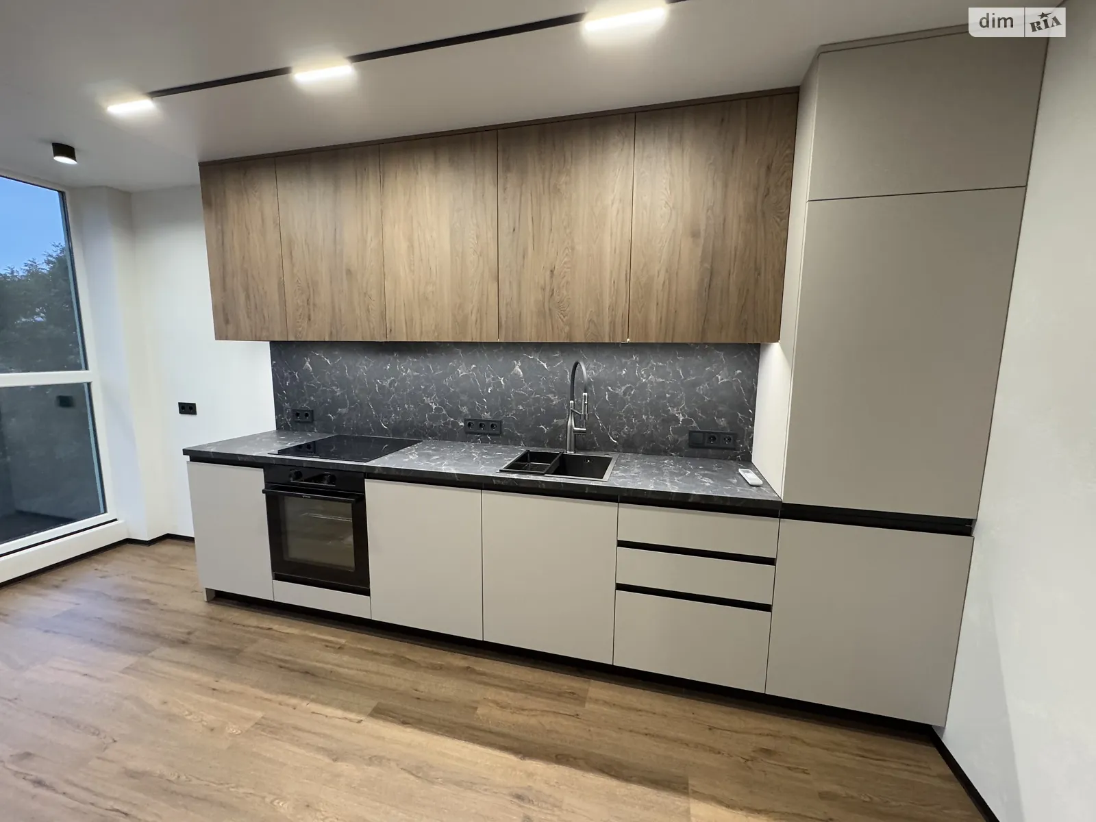 Продается 1-комнатная квартира 42 кв. м в Виннице, ул. Константина Василенко, 14А - фото 1