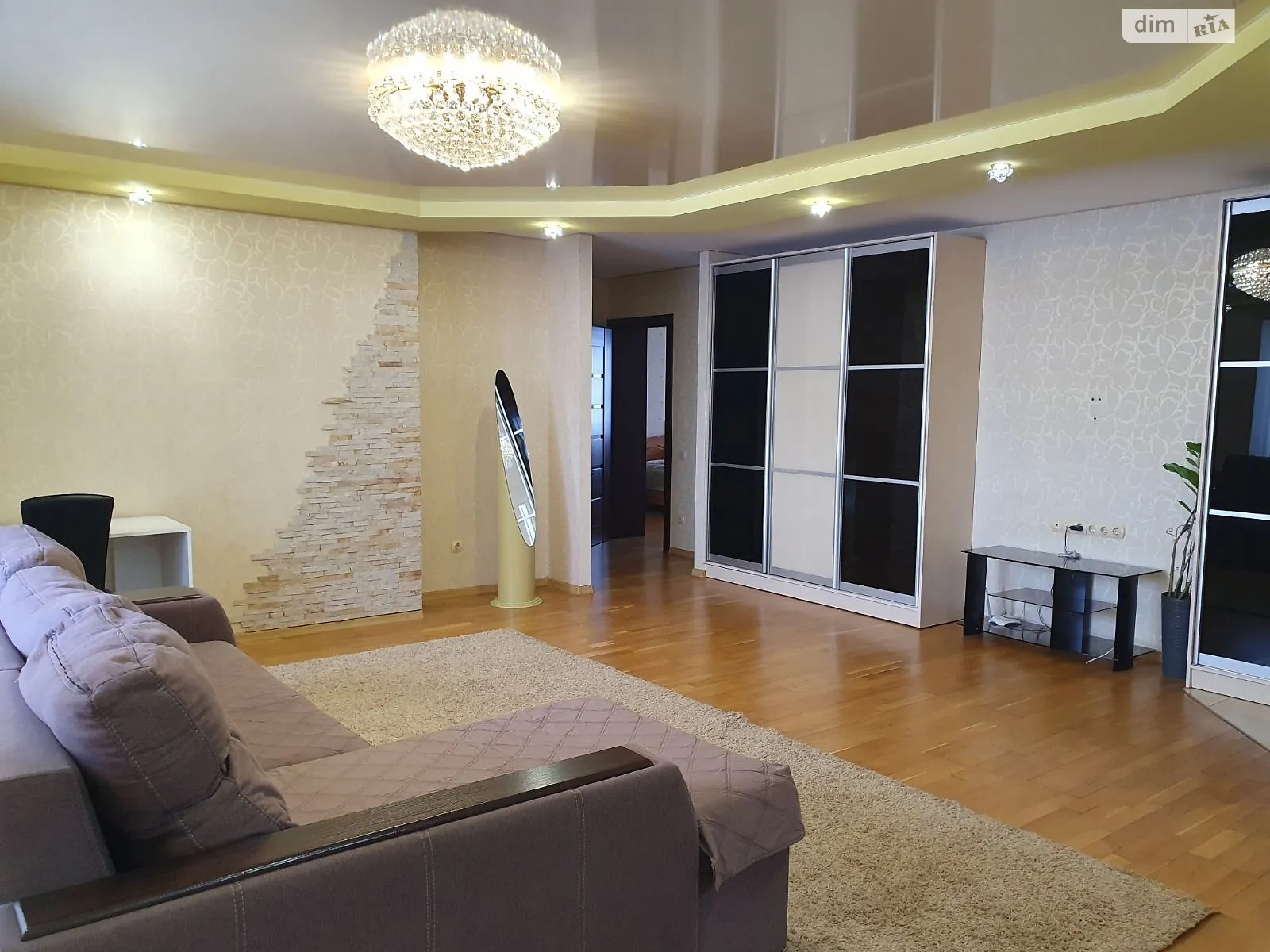 Продается 3-комнатная квартира 86 кв. м в Дрогобыче, ул. Самборская, 130 - фото 1