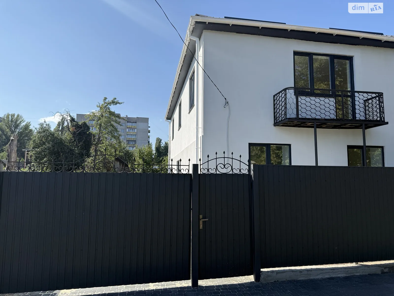 Продается дом на 2 этажа 140 кв. м с садом, цена: 110000 $ - фото 1