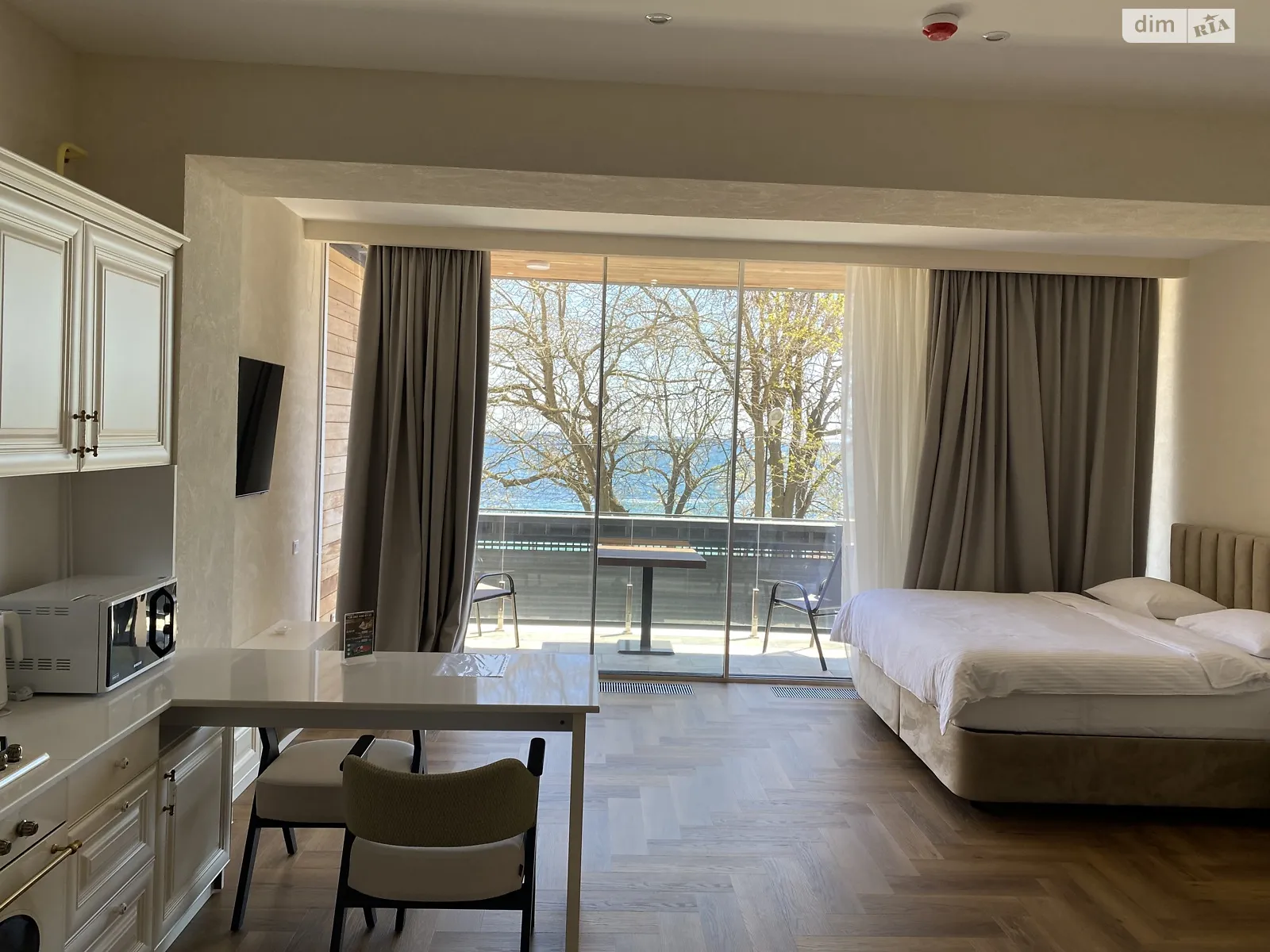 Сдается в аренду 1-комнатная квартира 55 кв. м в Одессе, Фонтанская дор., 153/10 - фото 1