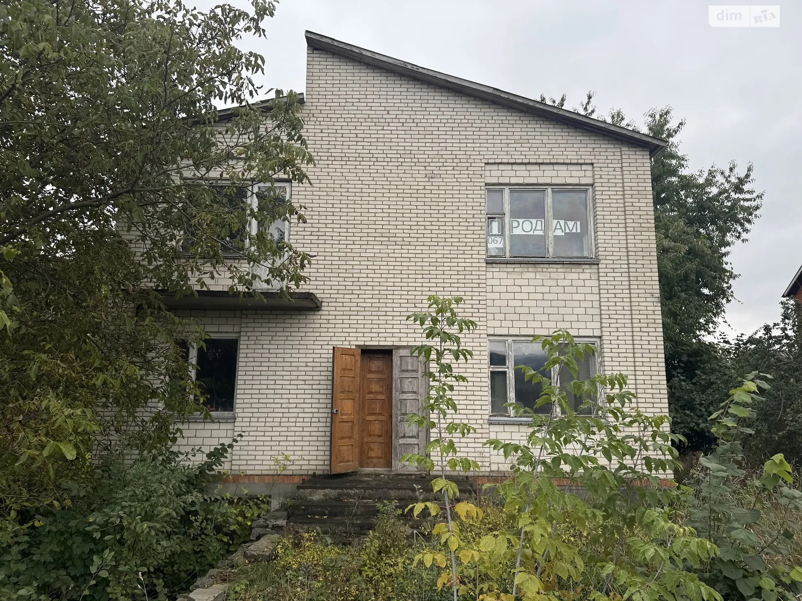 Продается дом на 3 этажа 300 кв. м с подвалом, цена: 43000 $ - фото 1