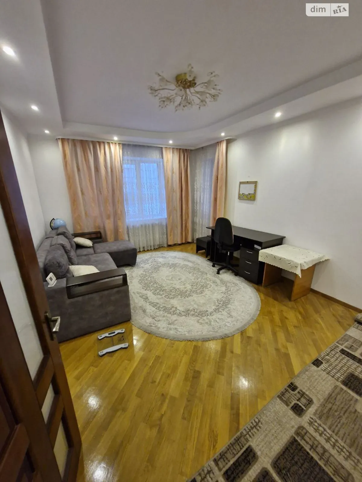 Сдается в аренду 2-комнатная квартира в Угорниках, цена: 1200 грн - фото 1
