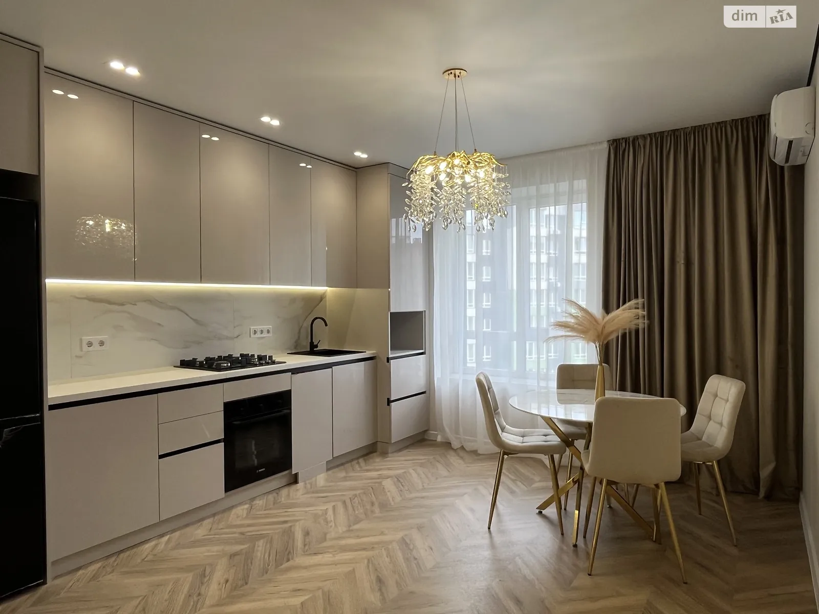 Продается 1-комнатная квартира 42 кв. м в Ивано-Франковске, ул. Приозерная, 38 - фото 1