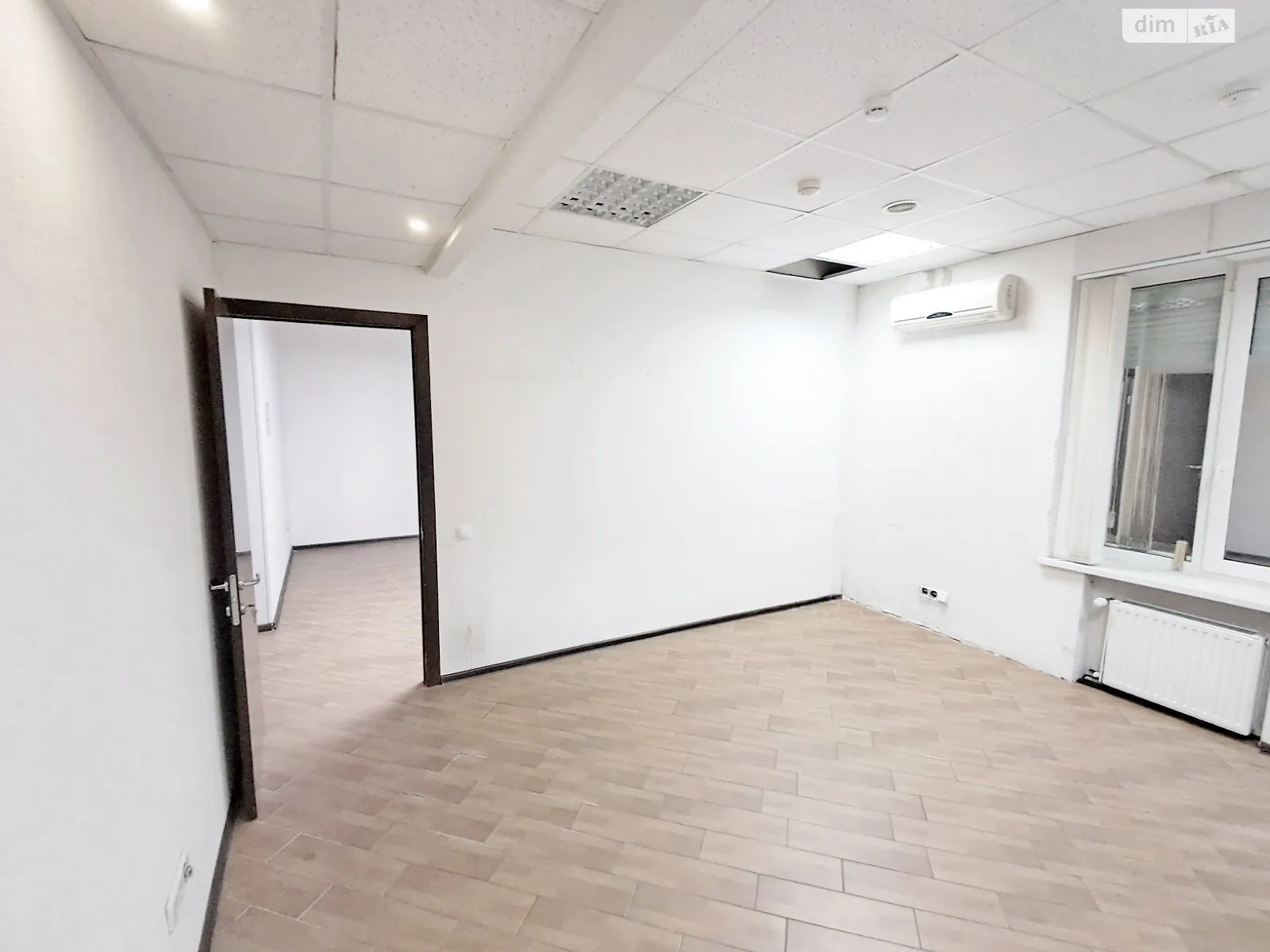 Сдается в аренду офис 77.5 кв. м в бизнес-центре, цена: 20030 грн - фото 1