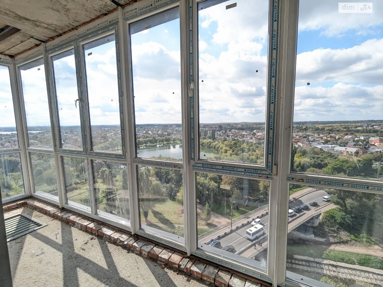 Продается 2-комнатная квартира 68.9 кв. м в Ровно, ул. Степана Бандеры, 1Е - фото 1