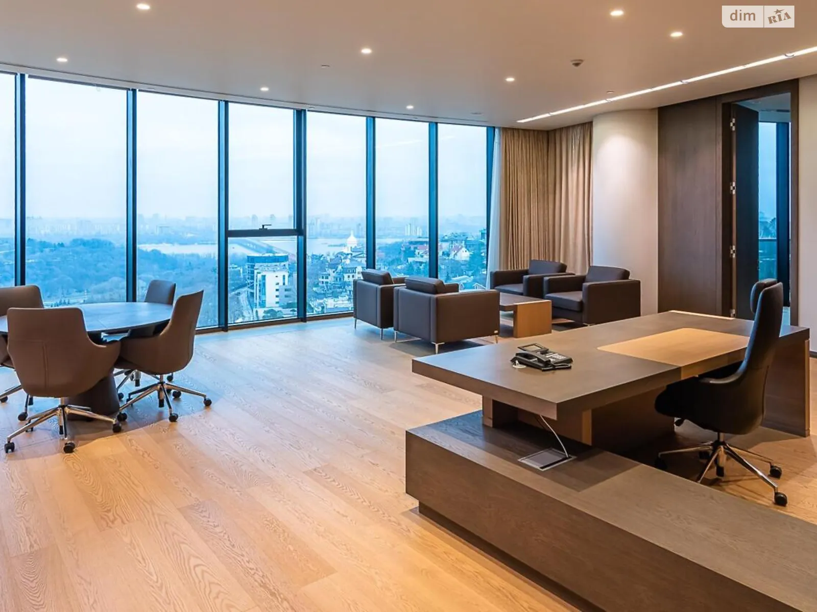 Сдается в аренду офис 1500 кв. м в бизнес-центре, цена: 50000 $ - фото 1