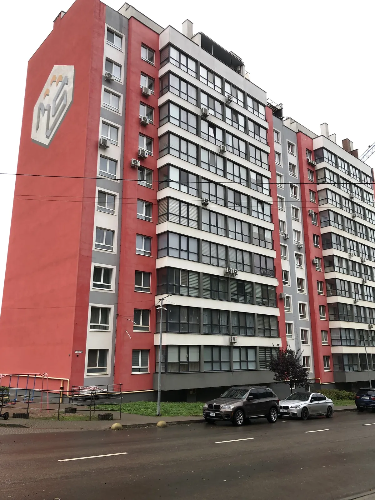 Продається 3-кімнатна квартира 113.4 кв. м у Чернівцях, вул. Науки, 6 - фото 1