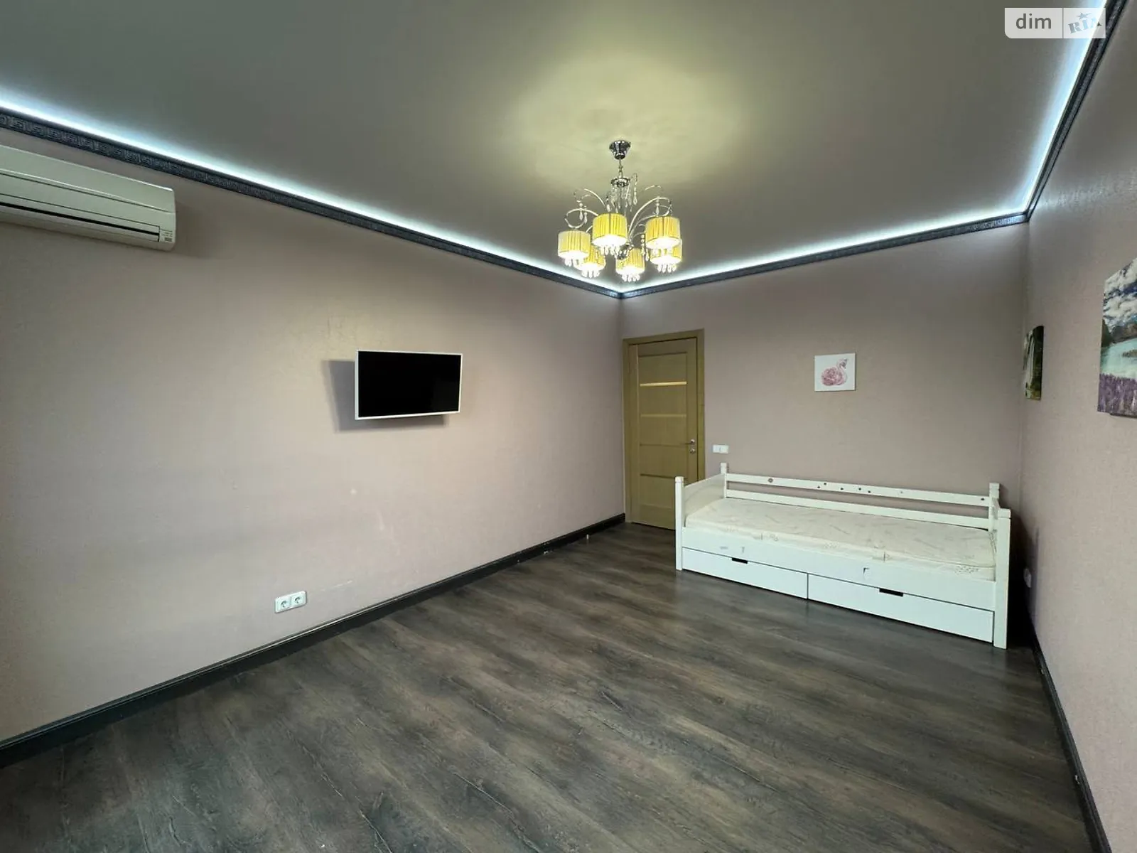 Продается 1-комнатная квартира 37.5 кв. м в Киеве, ул. Анатолия Петрицкого, 13 - фото 1