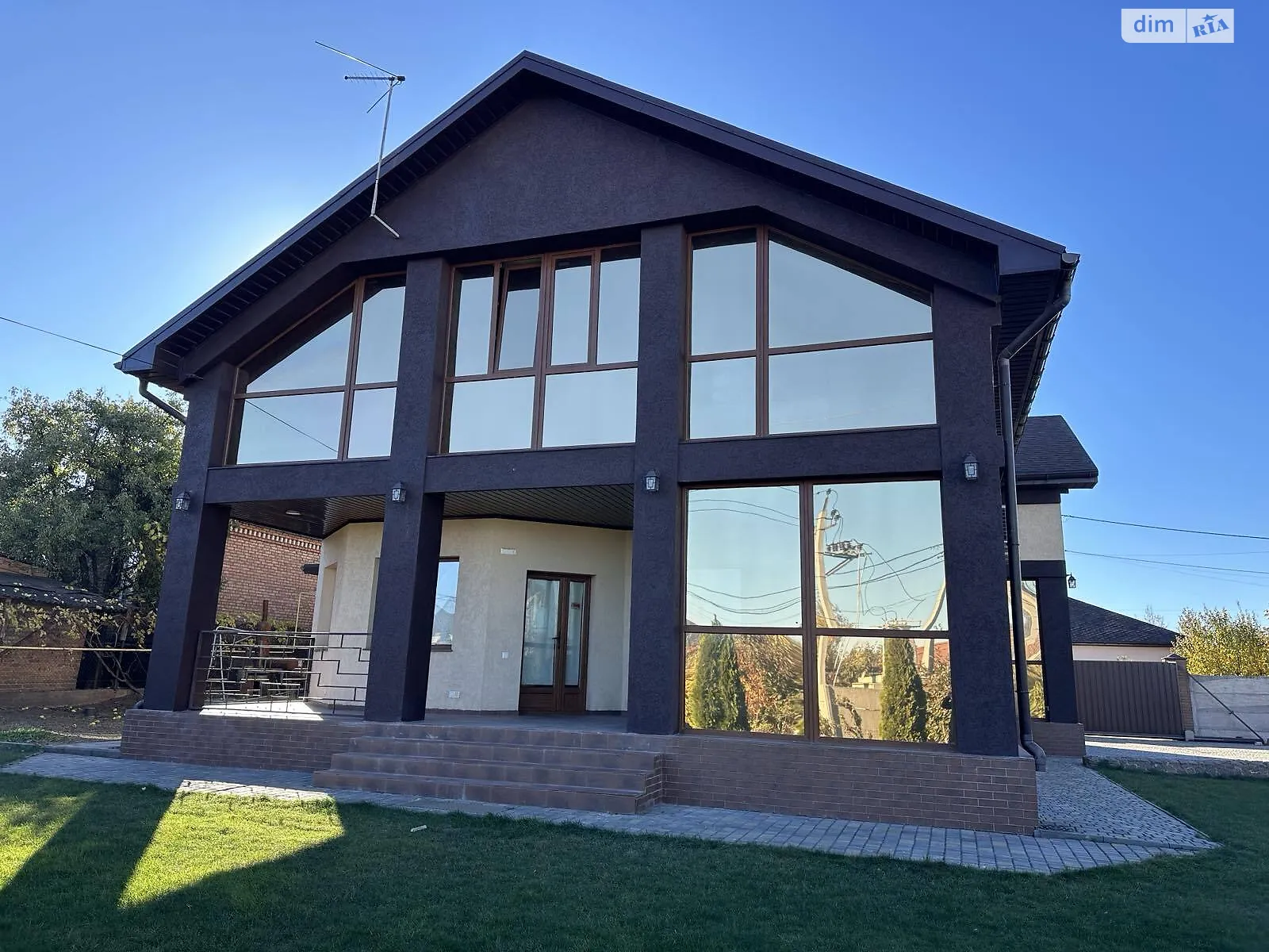 Продается дом на 2 этажа 228.9 кв. м с подвалом, цена: 235000 $ - фото 1