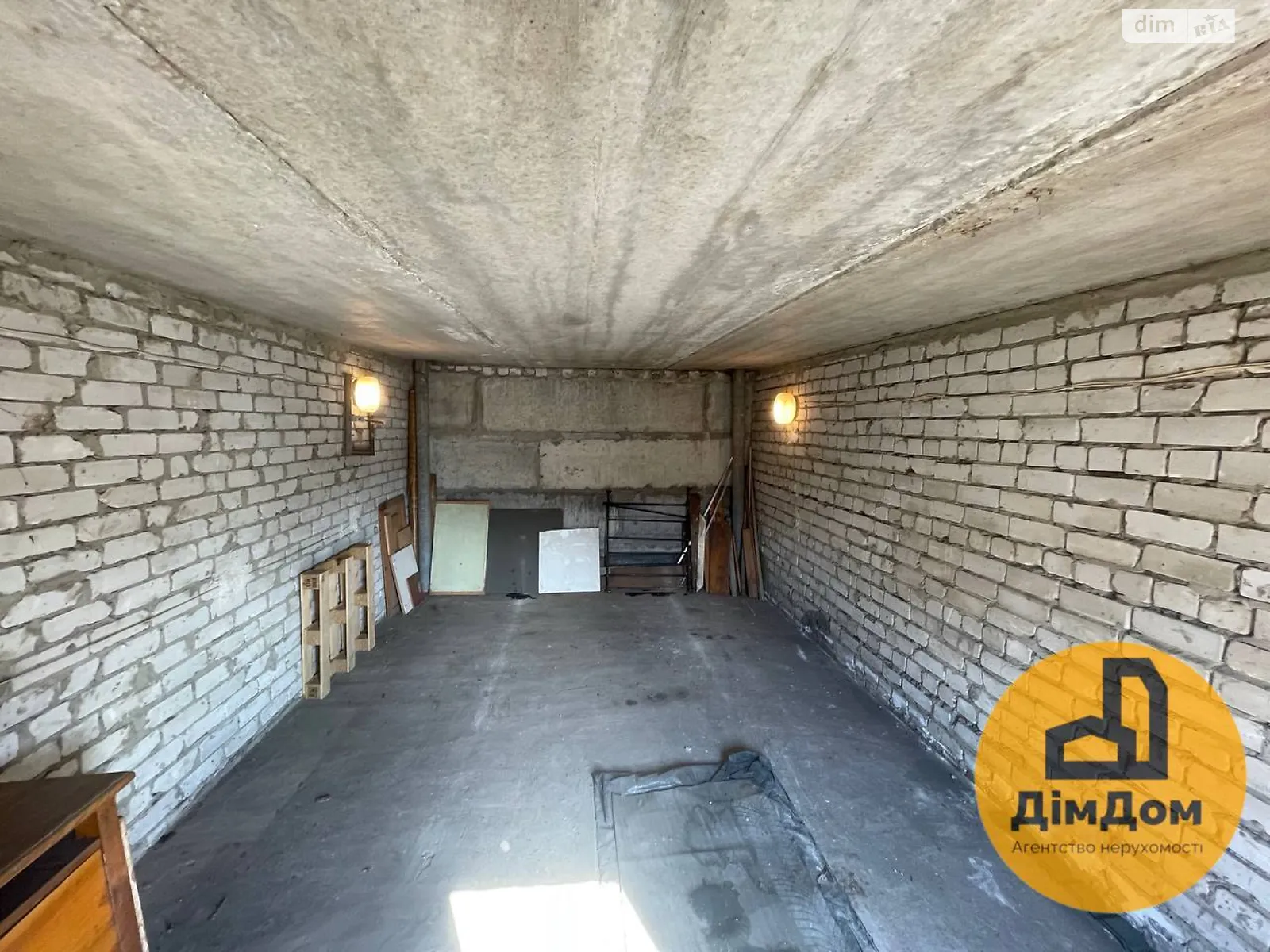 Продается место в гаражном кооперативе под легковое авто на 41.2 кв. м, цена: 14000 $ - фото 1