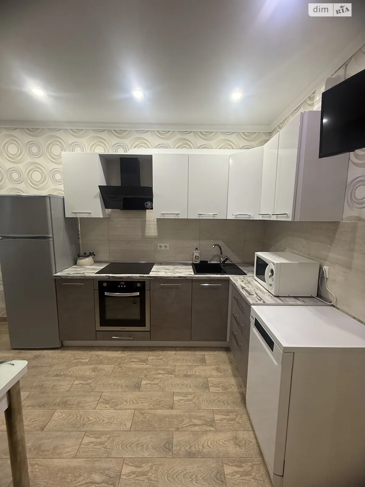 Продается 1-комнатная квартира 42 кв. м в Одессе, ул. Академика Сахарова, 3В - фото 1