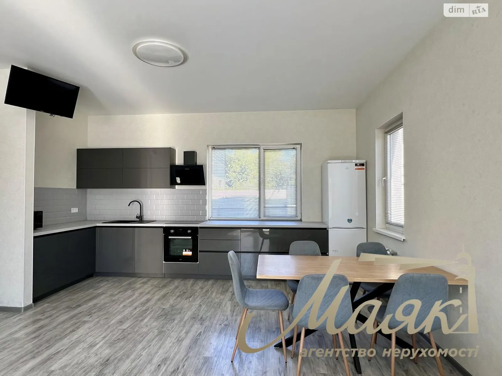 Продается дом на 2 этажа 145 кв. м с участком, цена: 210000 $ - фото 1