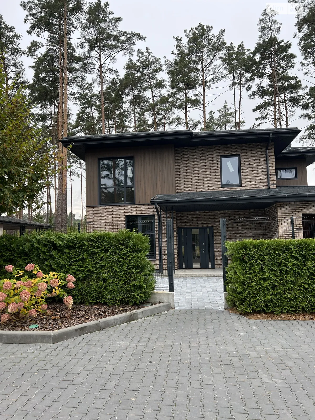 Продается дом на 2 этажа 215 кв. м с верандой, цена: 440000 $ - фото 1