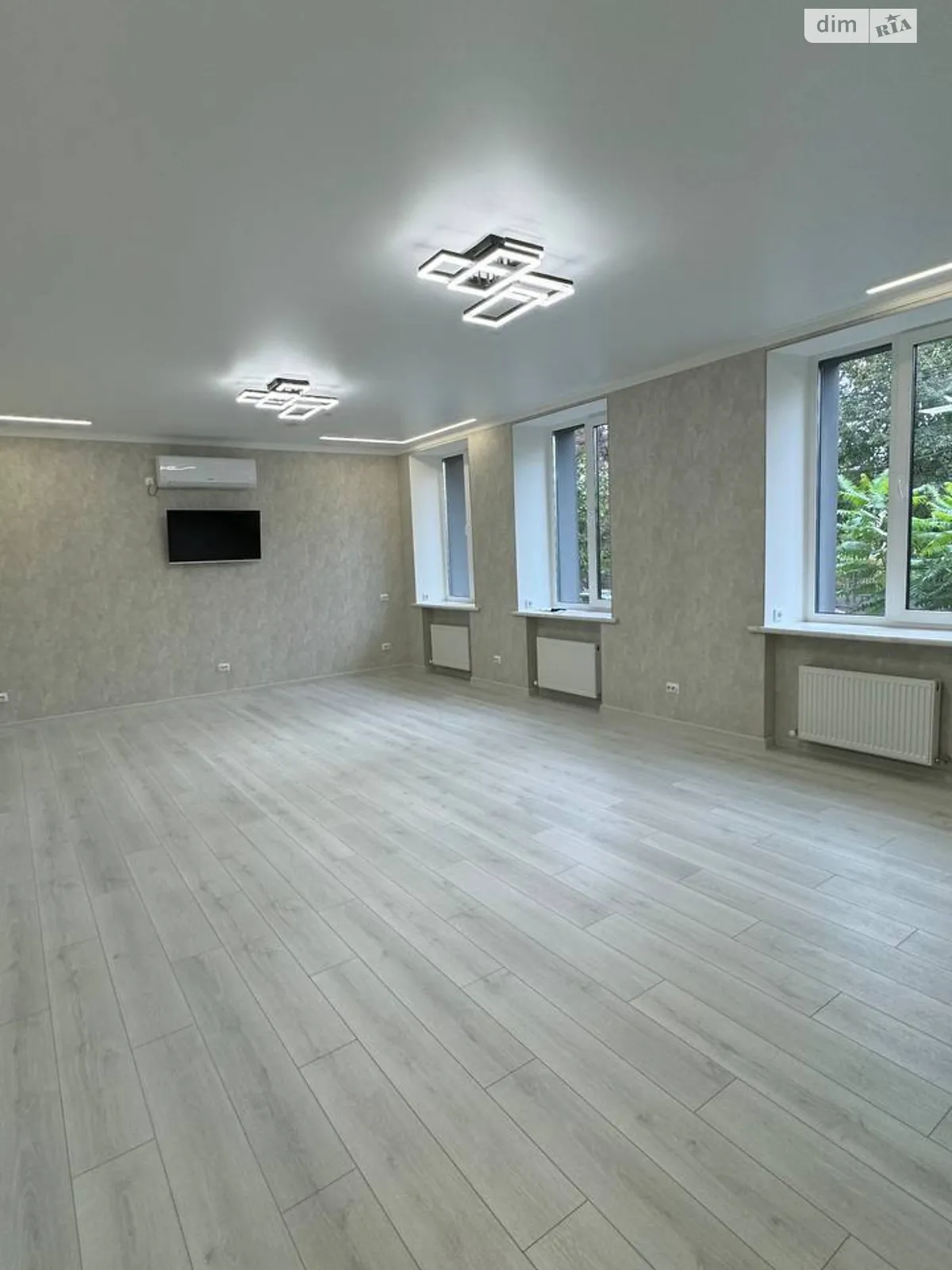 Сдается в аренду офис 52 кв. м в бизнес-центре, цена: 35000 грн - фото 1