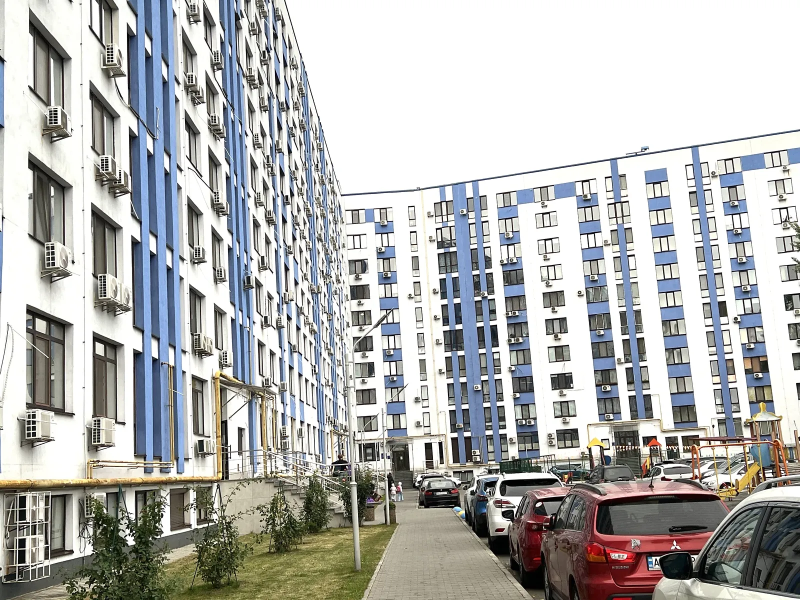 Сдается в аренду офис 92.5 кв. м в бизнес-центре, цена: 800 $ - фото 1