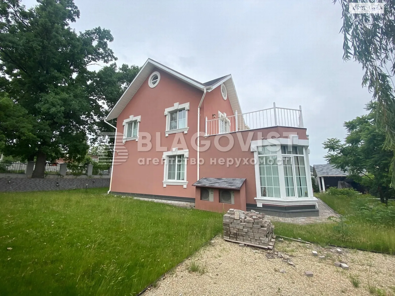 Продается дом на 3 этажа 411 кв. м с балконом, цена: 300000 $ - фото 1