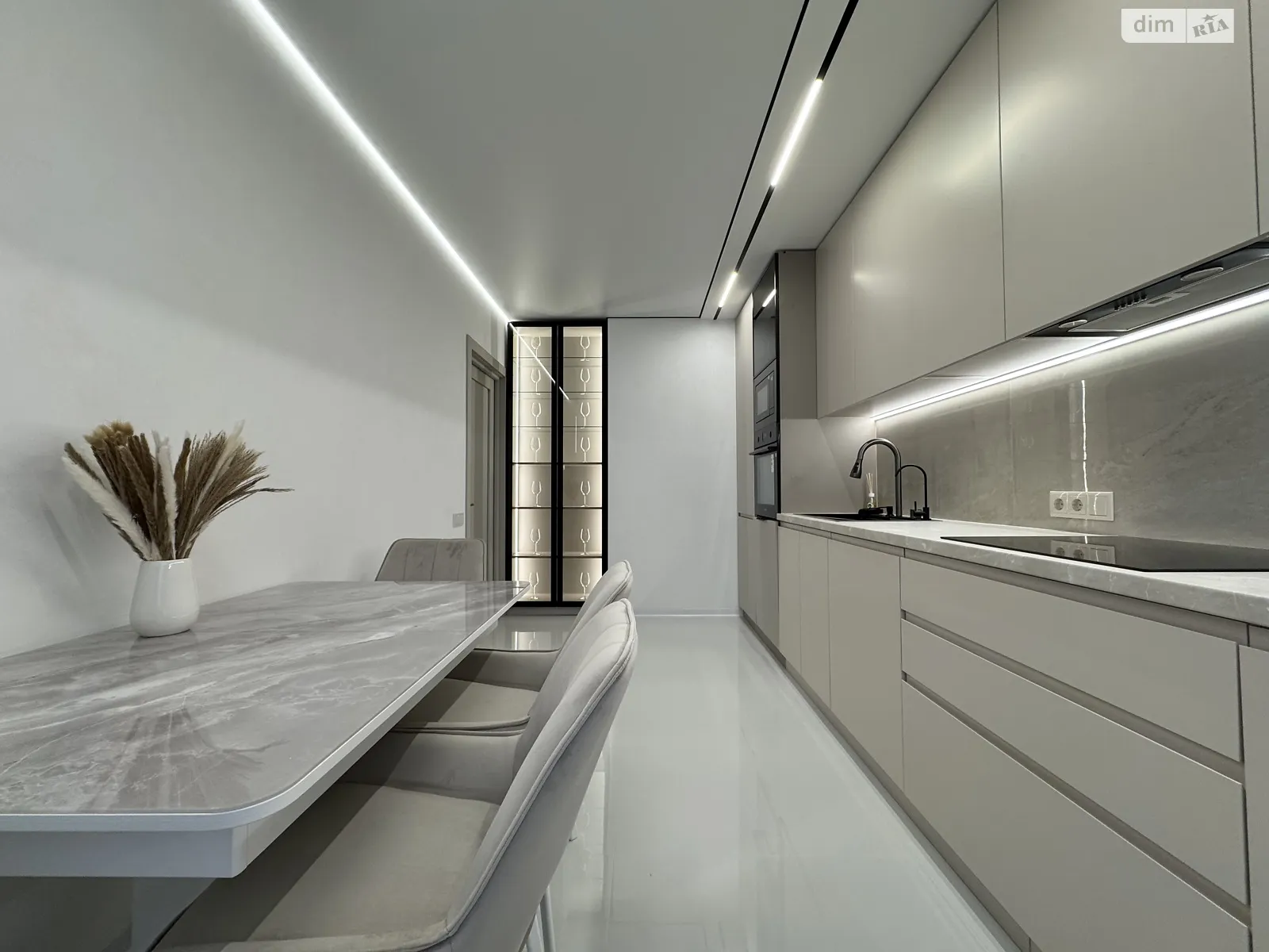 Продается 2-комнатная квартира 62 кв. м в Ивано-Франковске, бул. Южный - фото 1