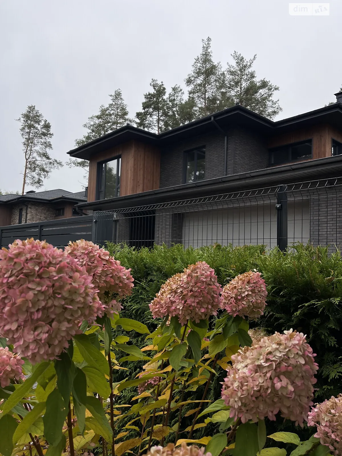 Продается дом на 2 этажа 215 кв. м с мебелью, цена: 440000 $ - фото 1