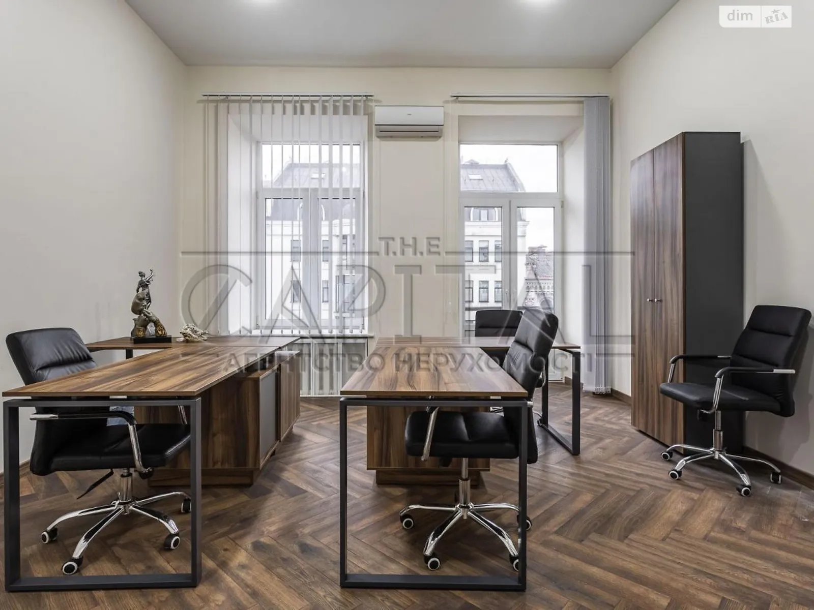 Продается офис 220 кв. м в бизнес-центре, цена: 600000 $ - фото 1