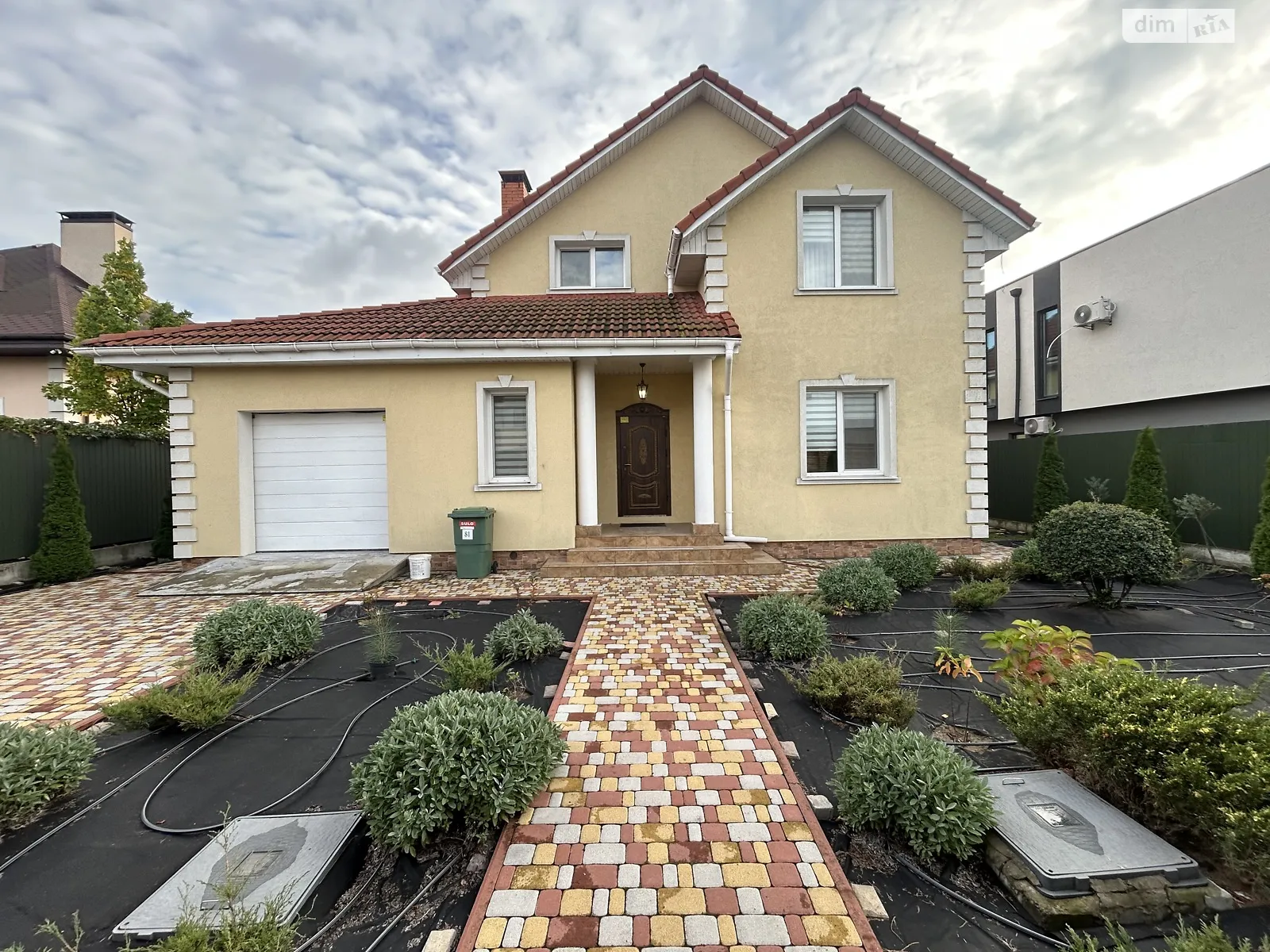Сдается в аренду дом на 2 этажа 200 кв. м с подвалом, цена: 2000 $ - фото 1