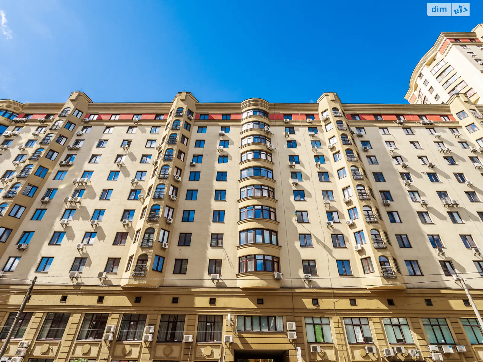 Продается офис 81 кв. м в бизнес-центре, цена: 180000 $ - фото 1