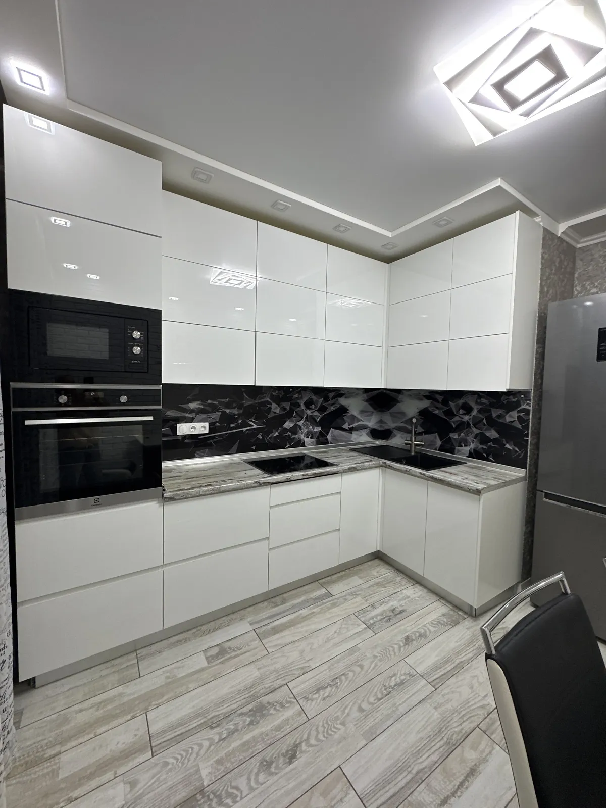 Продается 2-комнатная квартира 60 кв. м в Одессе, ул. Академика Сахарова, 3Б - фото 1