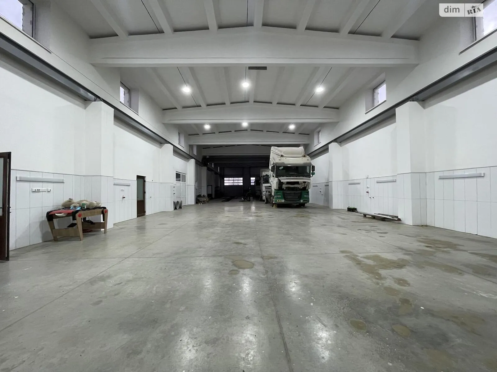 Сдается в аренду помещения свободного назначения 1800 кв. м в 2-этажном здании, цена: 800000 грн - фото 1