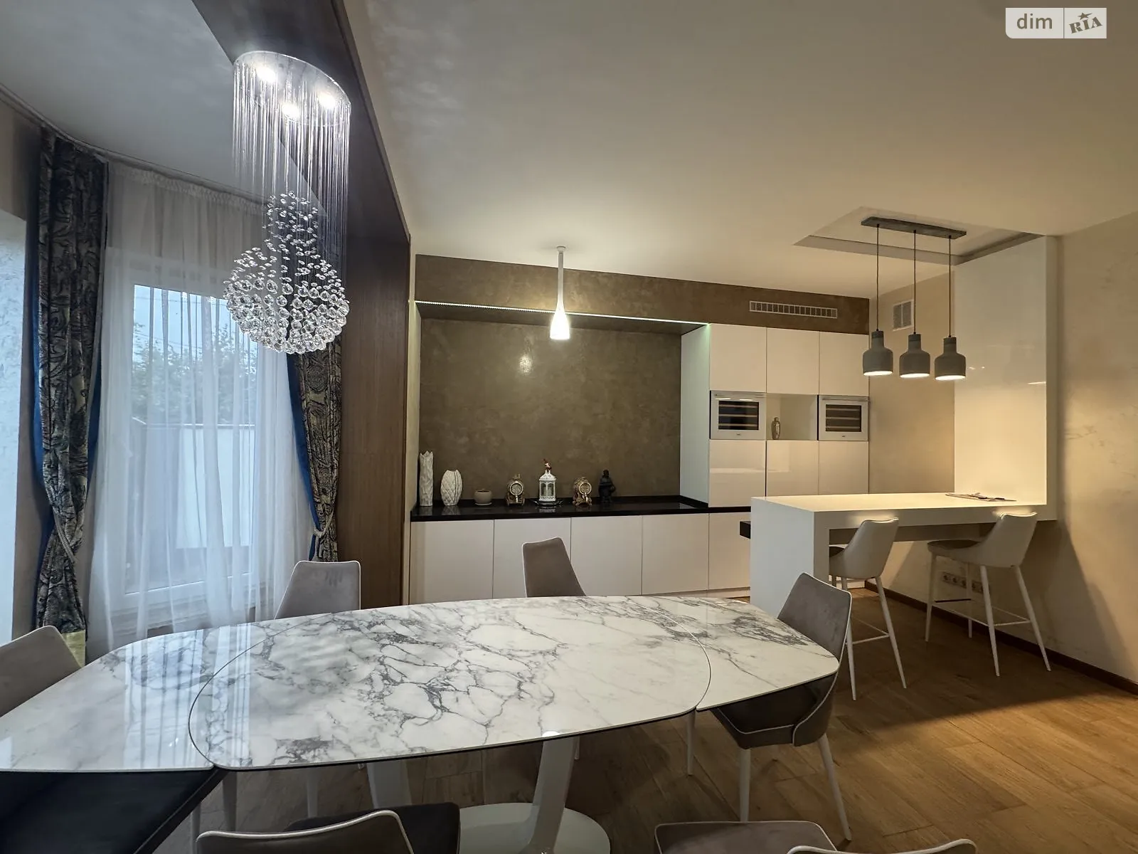 Сдается в аренду дом на 3 этажа 350 кв. м с камином, цена: 80000 грн - фото 1