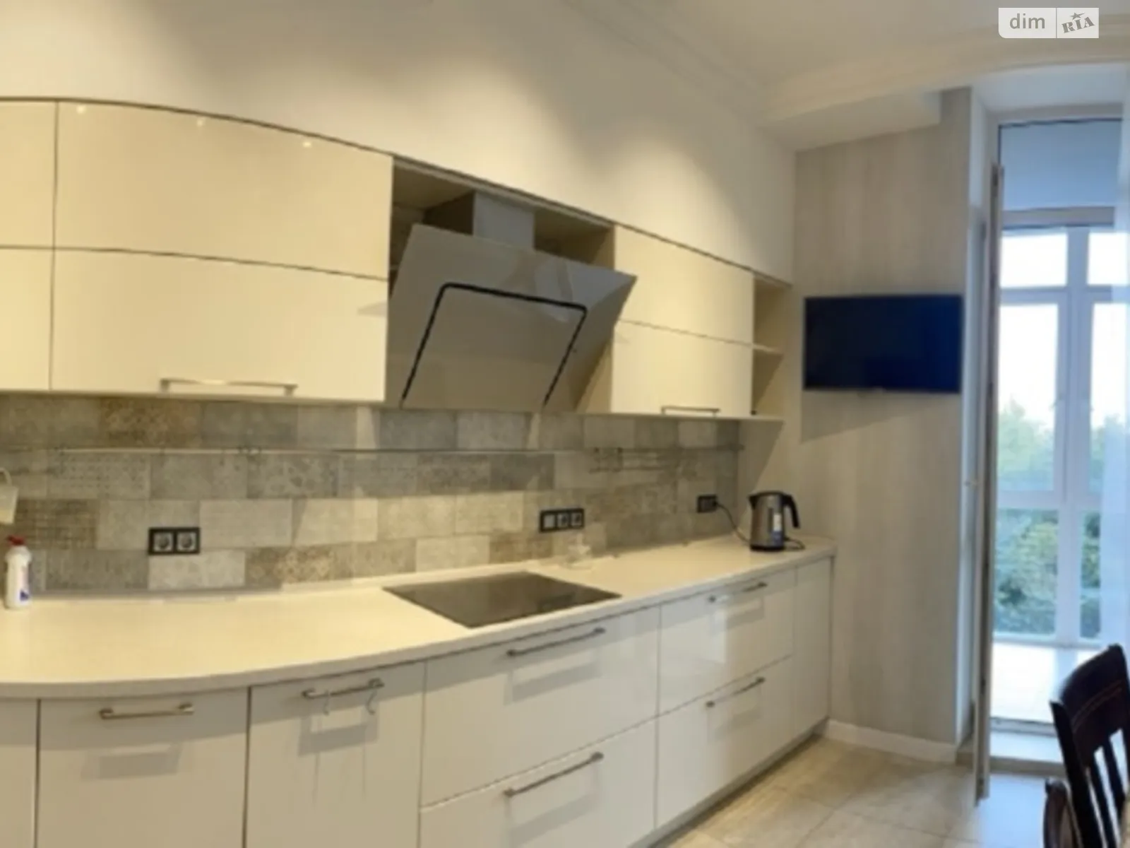 Здається в оренду 1-кімнатна квартира 60 кв. м у Одесі, бул. Французький - фото 1