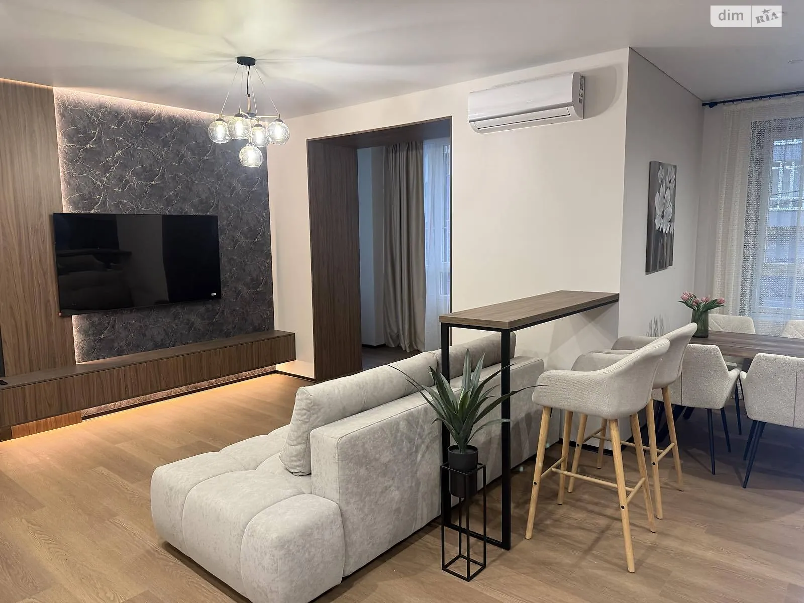 Продается 3-комнатная квартира 90 кв. м в Ивано-Франковске - фото 1